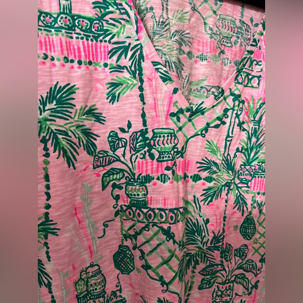 Lilly Pulitzer Etta V neck Mandevilla Baby Always Worth It tee M - Picture 7 of 9